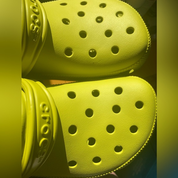 NWT Classic Crocs in Kiwi, Women’s 9/Men’s 7 - Picture 3 of 5